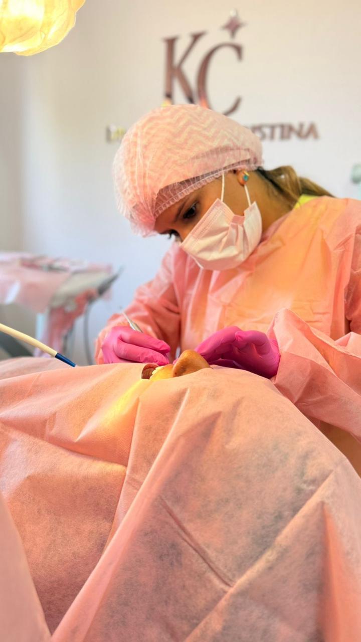 Dra. Jéssica Melo Cirurgiã Dentista em Atendimento